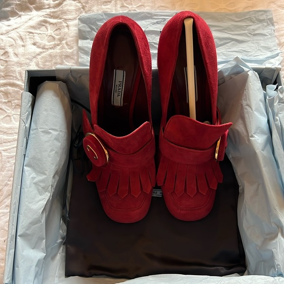 Prada red velvet shoes - Picture 1 of 12